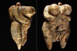 De Venus van Hohle Fels; een vruchtbaarheidsbeeldje van 35.000 jaar uit gevonden in Duitsland, Hohle Fels. Dit is mogelijk het oudste gevonden vruchtbaarheidsbeeldje ter wereld. Opvallend zijn de grote borsten en billen.