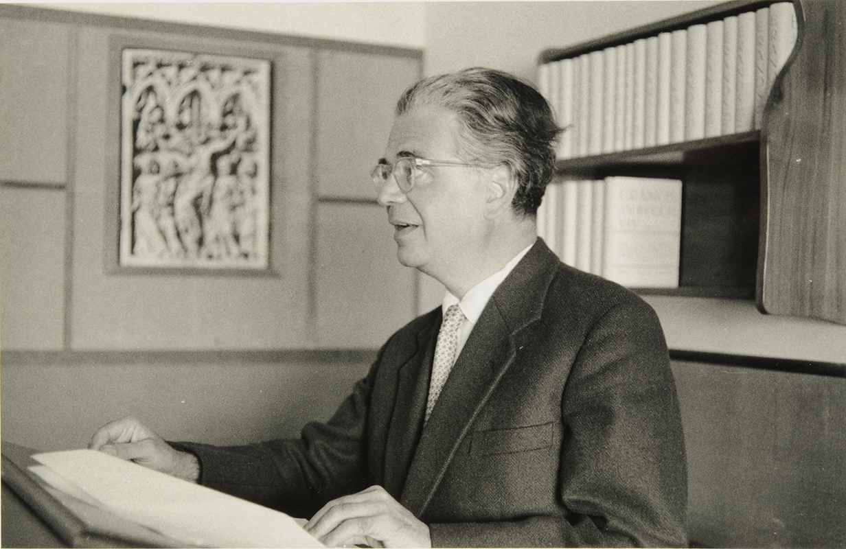 Erich Neumann spreekt op een Eranos conferentie bij Ascona, vermoedelijk in 1958.